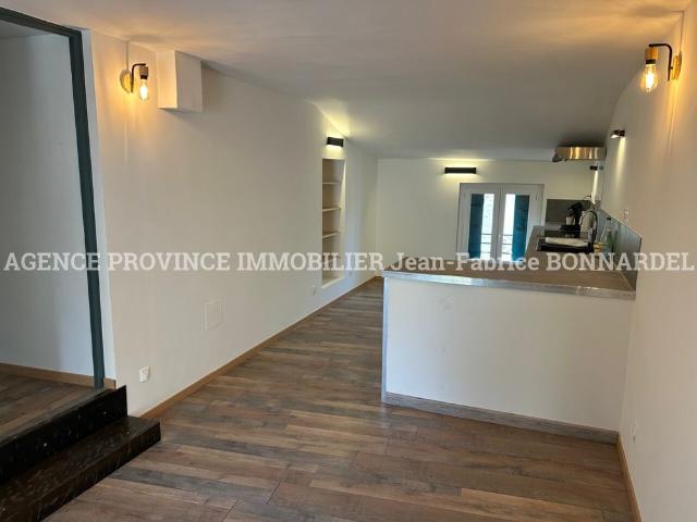 Location Appartement 2 pièces 49m² VISAN 84820