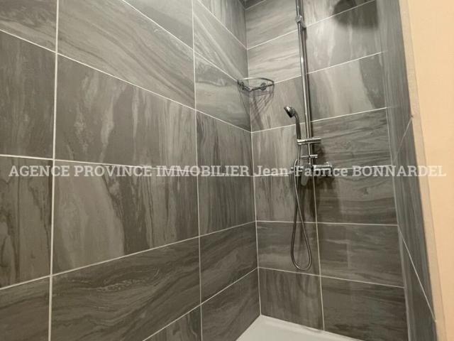 Location Appartement 2 pièces 49m² VISAN 84820