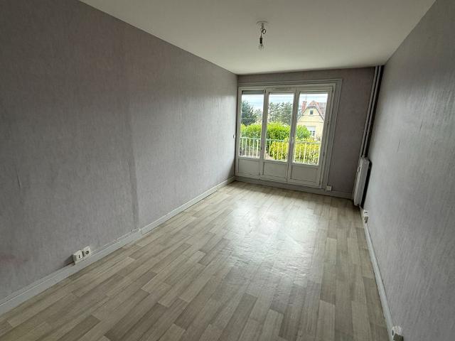 Location appartement 2 pièces, 53.68m², Châteauroux