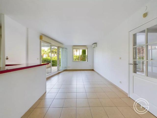 Location Appartement 2 pièces 53m² ST LAURENT DU VAR 06700