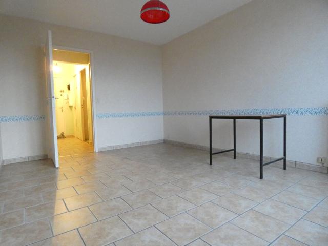 Location appartement 2 pièces, 50.99m², Neuville aux Bois