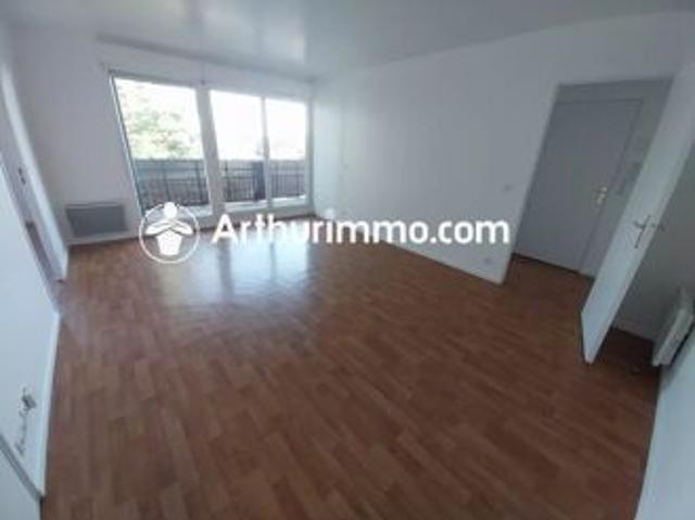 Location Appartement 2 pièces 50 m2 à Savigny le Temple