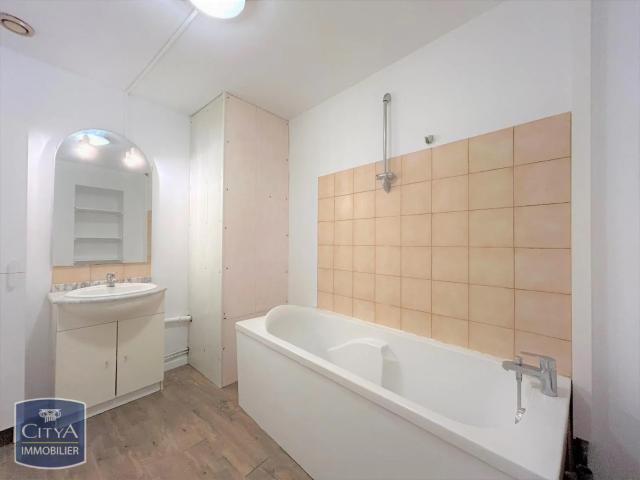 Location Appartement 2 pièces 50m² COUTRAS 33230