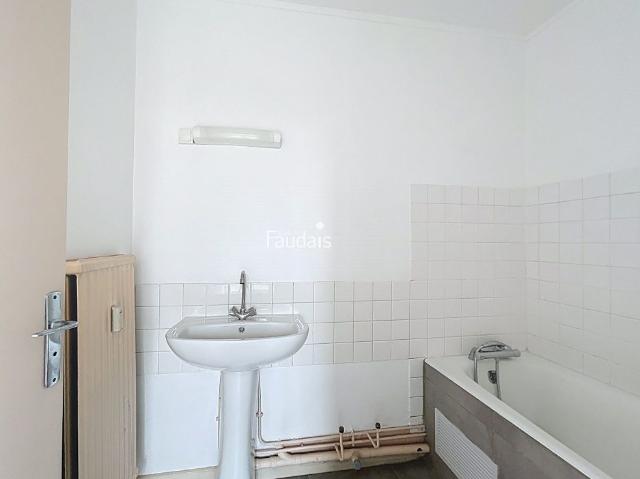 Location Appartement 2 pièces 50m² ST LO 50000