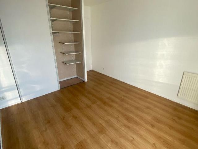 Location appartement 2 pièces, 51.64m², Sainte Geneviève des Bois