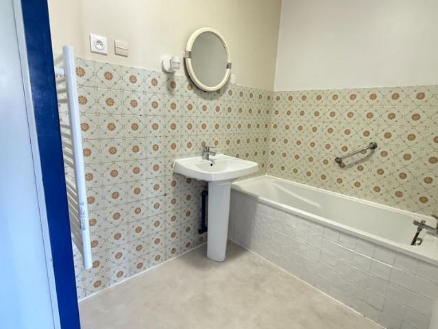 Location appartement 2 pièces, 52.69m², Nîmes