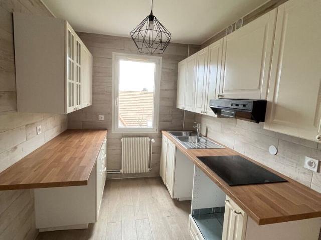 Location appartement 2 pièces, 52.00m², Montgeron