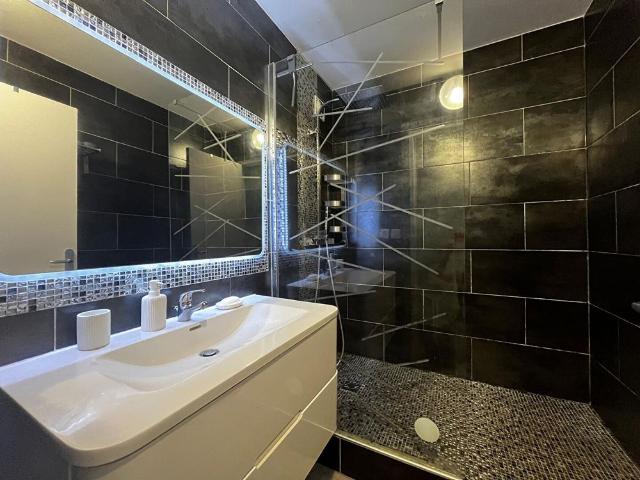 Location appartement 2 pièces, 52.00m², Marseille 08