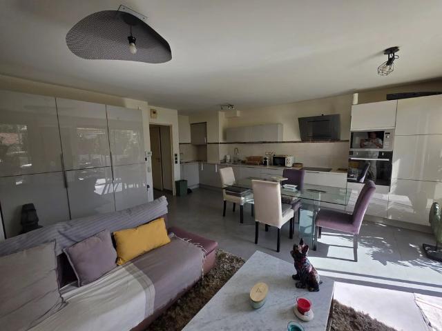 Location Appartement 2 pièces 57m² MARSEILLE 10ème