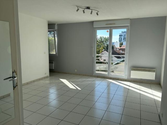Location Appartement 2 pièces 54m² BELLERIVE SUR ALLIER 03700