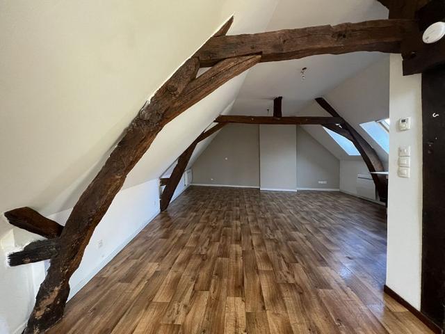 Location appartement 2 pièces, 55.90m², Loury