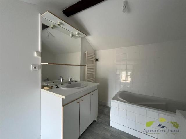Location Appartement 2 pièces 55m² ST LEONARD DE NOBLAT 87400