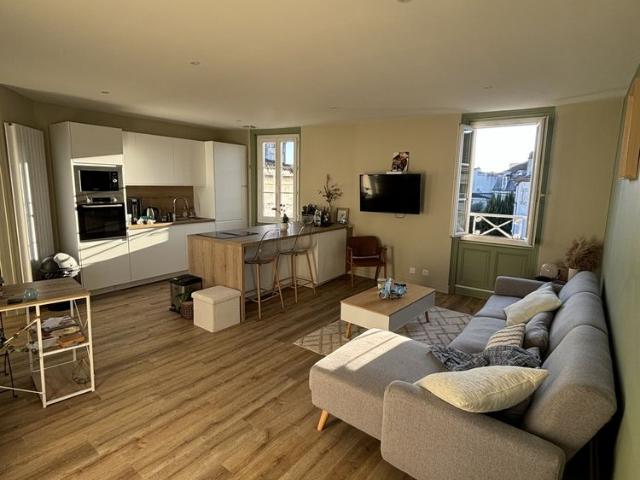 Location Appartement 2 pièces 56m² COGNAC 16100