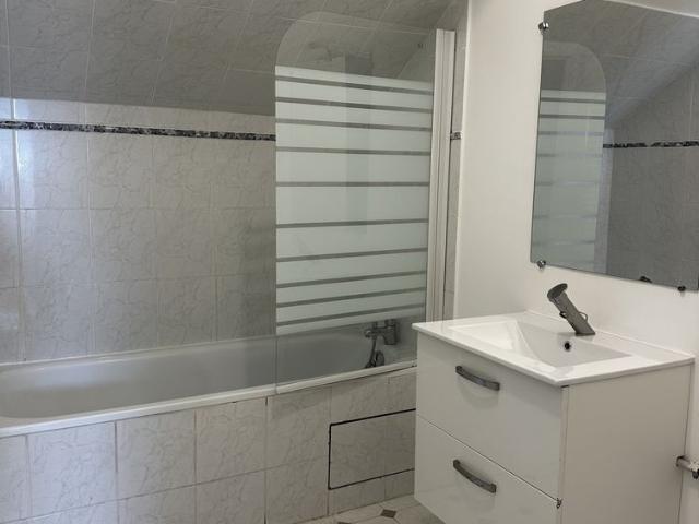 Location Appartement 2 pièces 56m² VAUX LE PENIL 77000