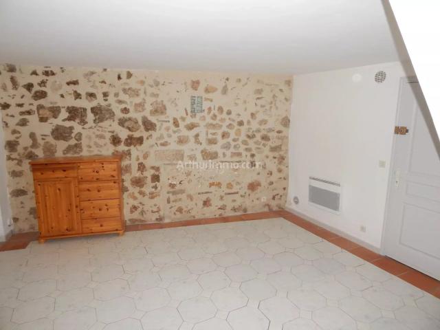 Louer appartement de 2 pièces 58 m² 480 € à Salernes 83690: une annonce Arthurimmo.com
