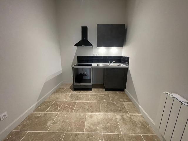 Location appartement 2 pièces, 59.00m², Nîmes