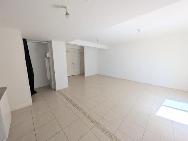Location Appartement 2 pièces 59 m2 Saint Vallier de Thiey