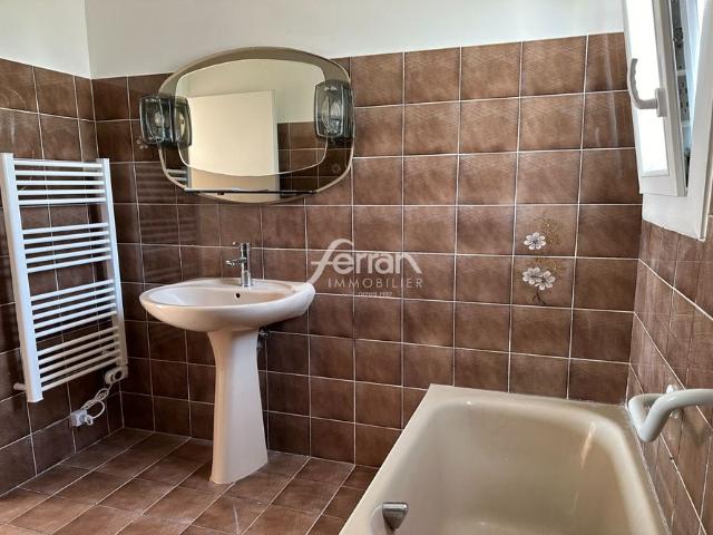 Location Appartement 2 pièces 59m² LORGUES 83510