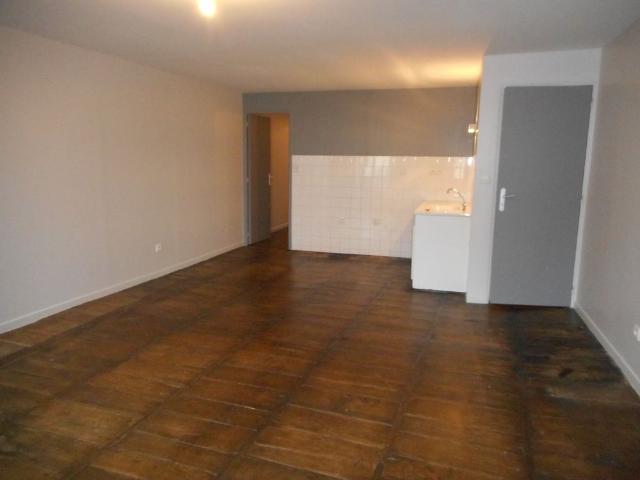Location Appartement 2 pièces 63m² BELLAC 87300