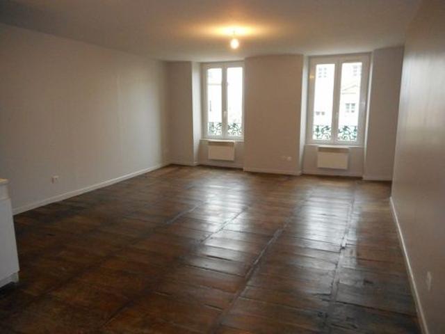 Location Appartement 2 pièces 63m² BELLAC 87300