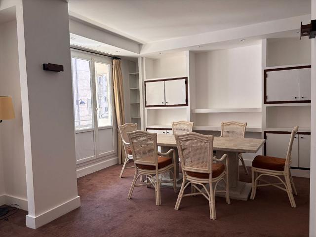 Location appartement 2 pièces, 60.00m², Paris 07