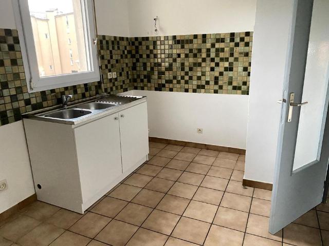 Location Appartement 2 pièces 60m² AUBENAS 07200