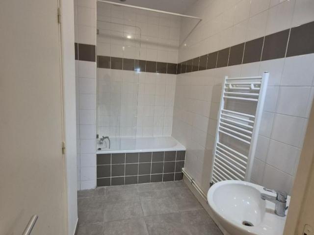 Location Appartement 2 pièces 61m² LILLE 59800