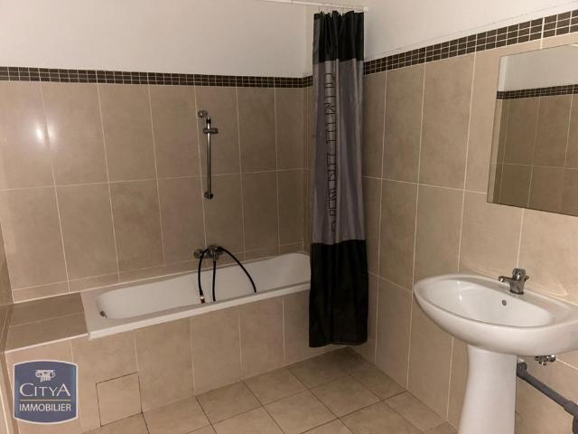 Location Appartement 2 pièces 64m² CARPENTRAS 84200