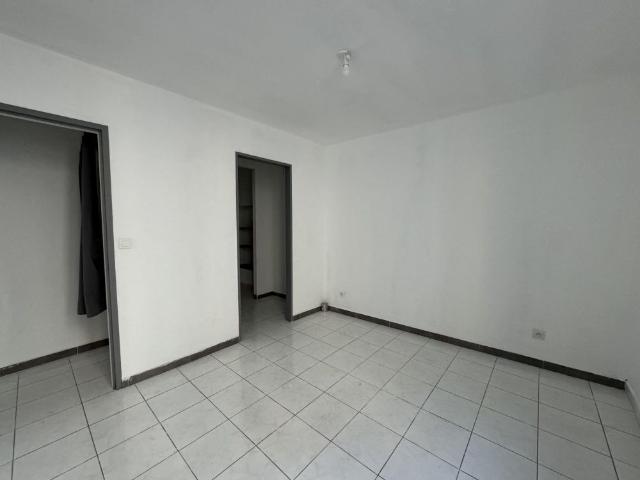 Location Appartement 2 pièces 66m² TOURVES 83170