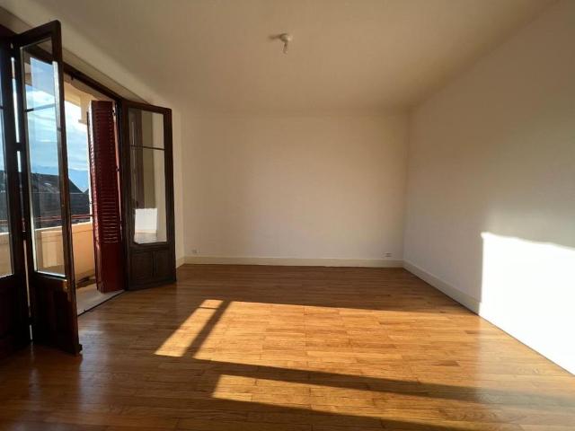 Location Appartement 2 pièces 68m² CHAMBERY 73000