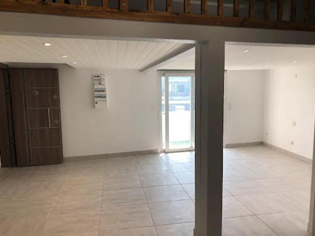 Location Appartement 2 pièces 70 m2 Marseille 15ème