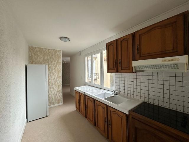 Location appartement 2 pièces, 74.90m², Jonzac