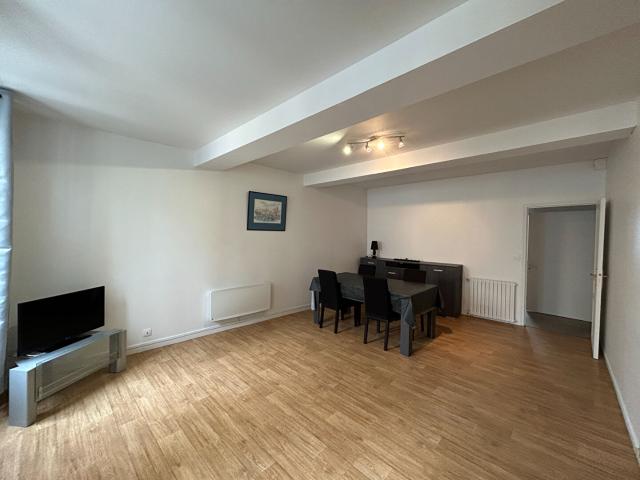 Location appartement 2 pièces, 74.90m², Jonzac