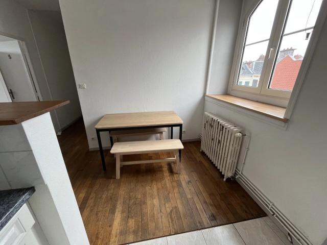 Louer appartement de 2 pièces 96 m² 310 € à Saint Quentin 02100: une annonce Arthurimmo.com