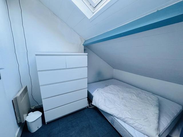 Louer appartement de 2 pièces 14 m² 300 € à Saint Quentin 02100: une annonce Arthurimmo.com