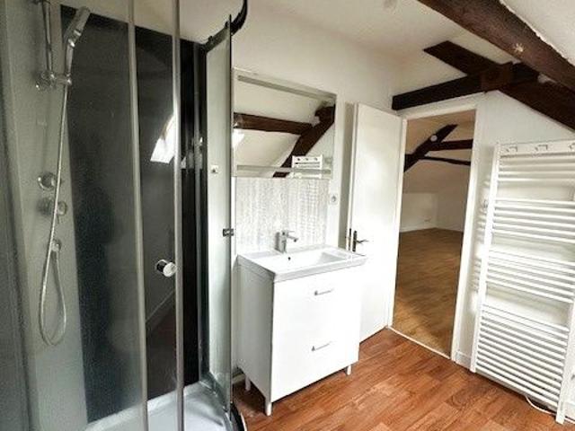 Location Appartement 2 pièces 27m² COMBRONDE 63460