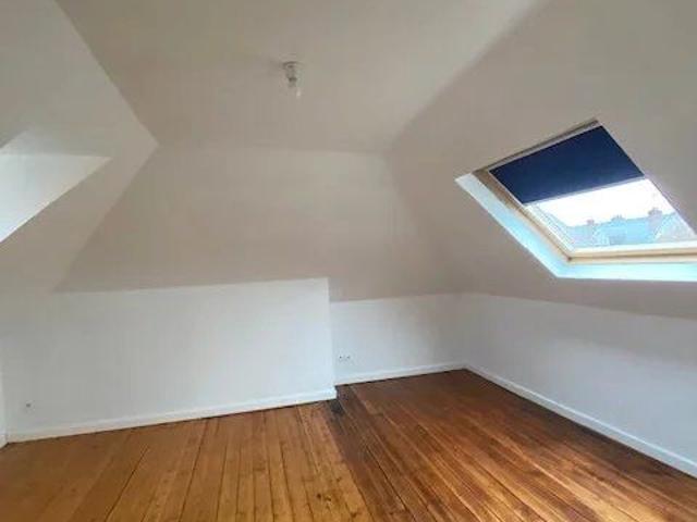 Louer appartement de 2 pièces 25 m² 375 € à Saint Quentin 02100: une annonce Arthurimmo.com