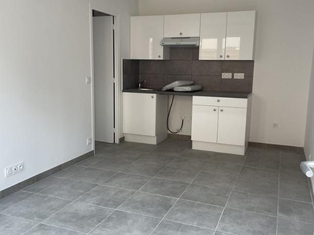 Location Appartement 2 pièces 25m² ST MAUR DES FOSSES 94210
