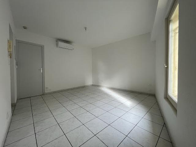 Location Appartement 2 pièces 29 m2 Pezenas