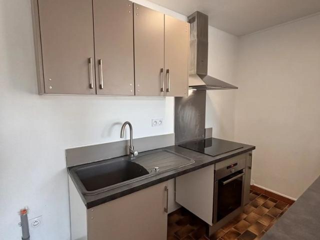 Location Appartement 2 pièces 33m² NIMES 30000