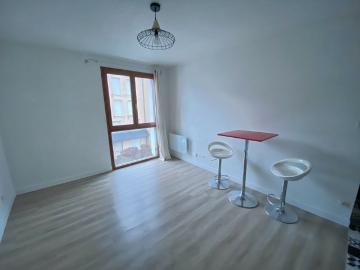 Location Appartement 2 pièces 30m² ONET LE CHATEAU 12850