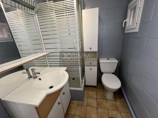 Location Appartement 2 pièces 31m² SOLLIES VILLE 83210