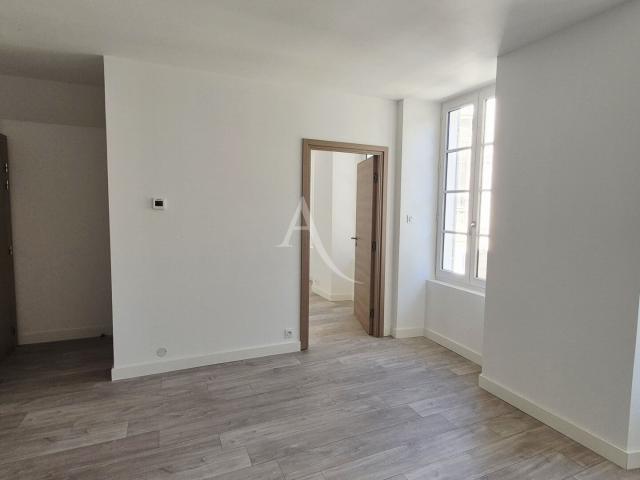 Location appartement 2 pièces, 32.00m², Saint Jean d'Angély