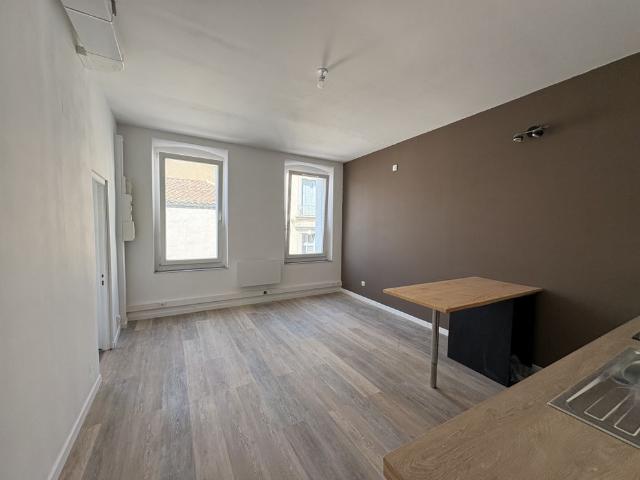 Location Appartement 2 pièces 32m² CASTELNAUDARY 11400