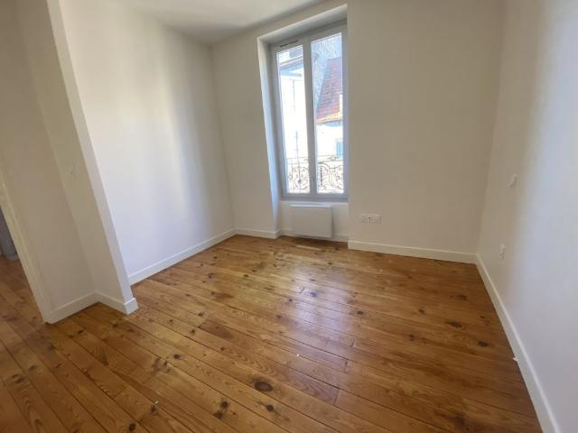 Location Appartement 2 pièces 32m² AIGUEPERSE 63260