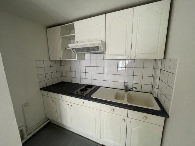Louer appartement de 2 pièces 37 m² 450 € à Saint Quentin 02100: une annonce Arthurimmo.com