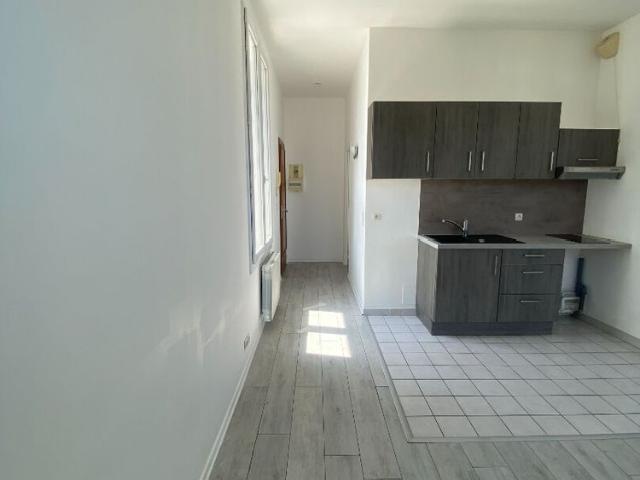 Location appartement 2 pièces, 34.31m², Sainte Geneviève des Bois