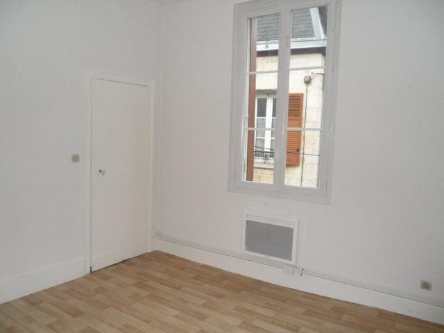 Location Appartement 2 pièces 35m² BOURGES 18000