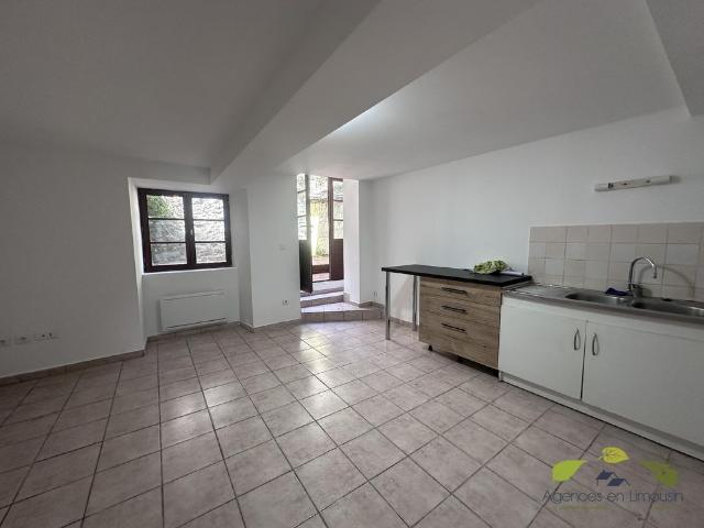 Location Appartement 2 pièces 35m² ST LEONARD DE NOBLAT 87400