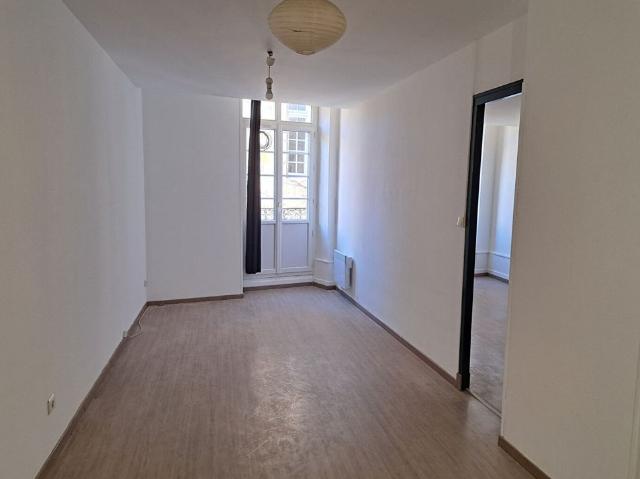 Location appartement 2 pièces, 38.00m², Limoux